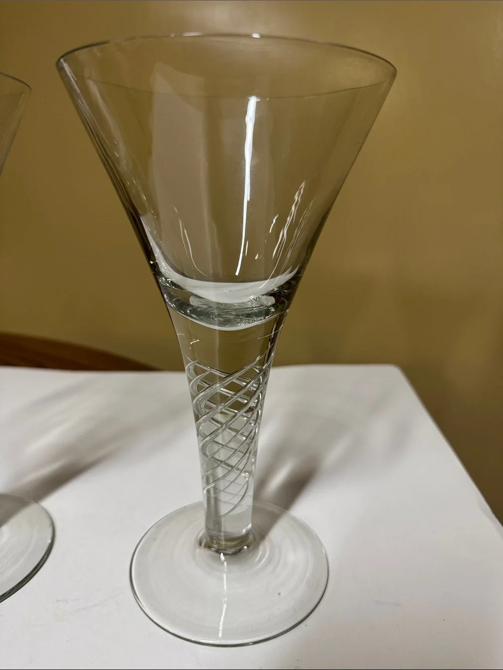 Met Metropolitan Museum Air Twist Stem Wine Glass Reproductions 8.5” tall set 2